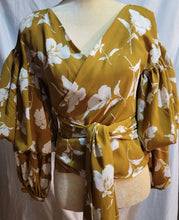 Load image into Gallery viewer, GRACIA - Tiered Ballon Sleeve Floral Print Wrap Top