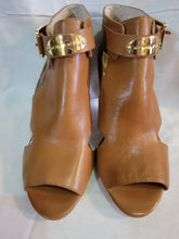 Load image into Gallery viewer, MICHAEL KORS - Tan Heels With Gold Hardware